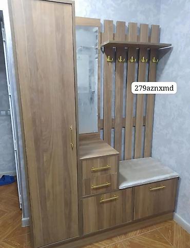 taxta rəf: Dəhliz üçün çoxfunksiyalı giriş dolabı və askı sistemi. - Material — 1