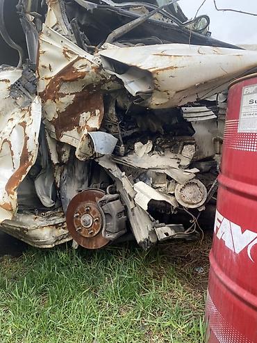 Другие детали кузова: Разбор на запчасти — микроавтобус (белый) Предлагаются комплектующие — 3