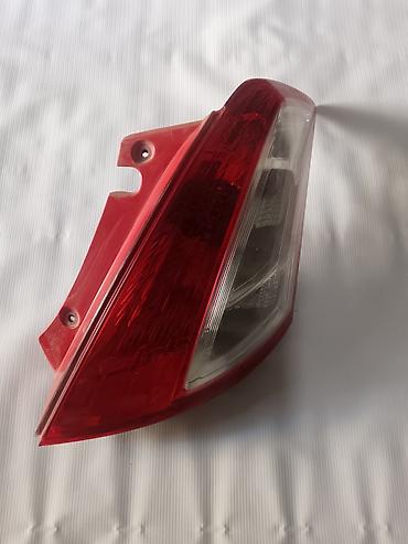 Məhsul: Arxa sağ stop işığı (tail light) Təsvir: - Rəng