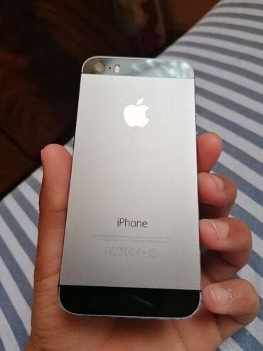 2 konobarice: Apple iPhone iPhone 5s, < 16 GB, Crn