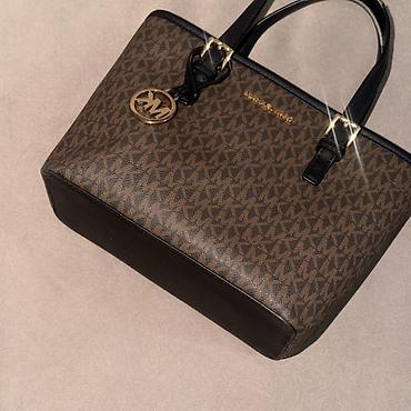 сумки мк: Сумка-тоут Michael Kors в среднем размере🤎 - Модель: компактный тоут — 3