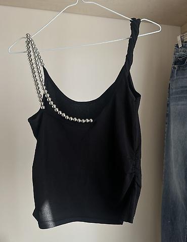 Matraslar: ZARA metal muncuqlu asqısı olan bluz L razmerdir ama dar kalıpdır ona — 24