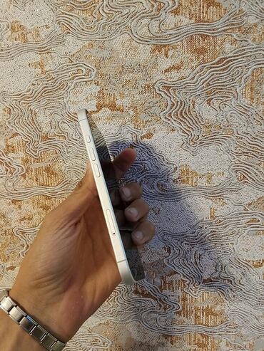 Apple iPhone: IPhone 16, Ağ, Face ID — 3