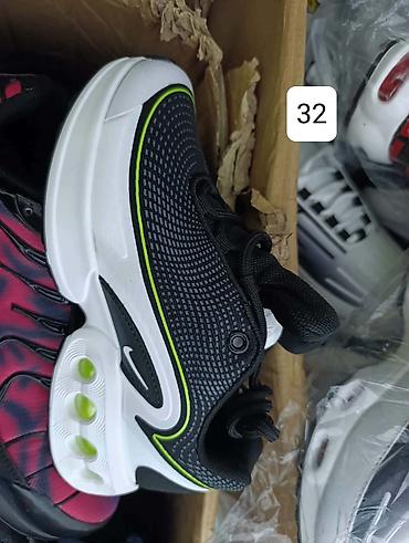 Patike: Akcija
2850 din — 10