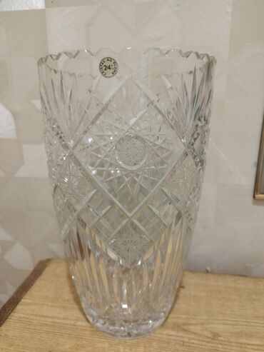 oğlan üçün profil şəkilləri 2024: Bir vaza, Xrustal