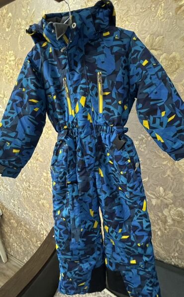бренды верхней мужской одежды: Детский зимний комбинезон на 3-4 годика Состояние нового - Тип