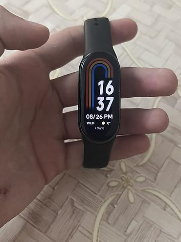 xiaomi mi band 1: Qara rəngli Xiaomi smart band fitness qolbağı. Məhsulun görünən — 2