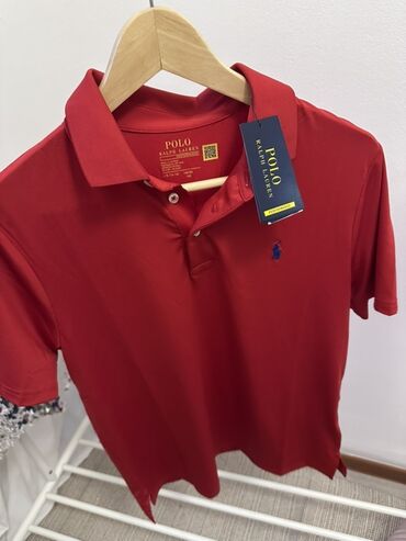 футболки поло мужские брендовые: Красная мужская футболка-поло от Polo Ralph Lauren, выполненная из