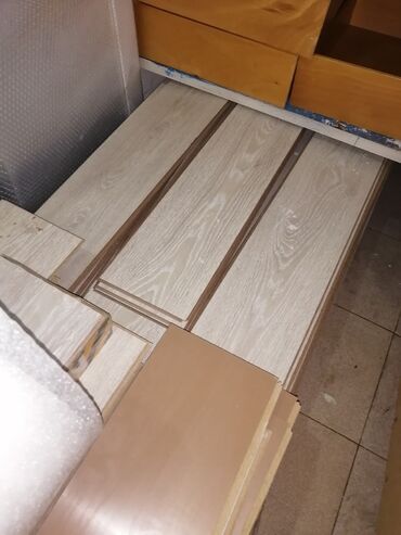 isti pol ucun laminat: Laminat, Sinif - 32, 8 mm