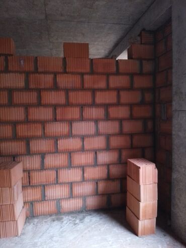 Tikinti işləri: Tikinti ustası xidmətləri İxtisaslaşma: - Hörgü işləri (daş, kərpic — 4