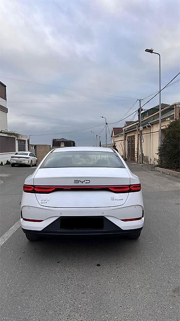 byd diskleri: BYD Qin Plus DM-i sedan - Geniş radiator barmaqlığı və nazik LED ön — 4