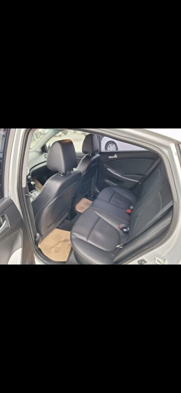 Hyundai: Hyundai Accent sedan - Gümüş rəng, 4 qapı - Benzin, “4Dİ” emblemi — 10