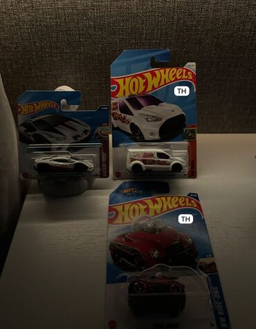 bodiklər 3 6: Satilir (barter olunur) Lamborgini Huracan - 6 azn Ford Transit