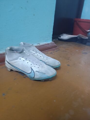 зальники сороконожки: Футбольные бутсы Nike Mercurial с технологией Air Zoom. - Модель