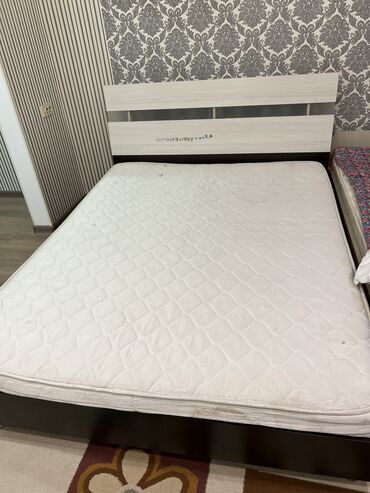 продам двухспальную кровать: Двуспальная Кровать, Б/у