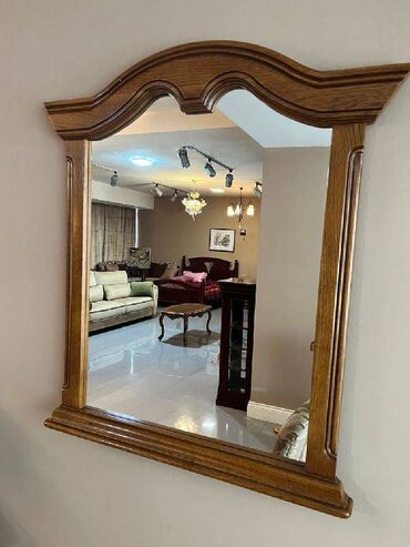 зеркала напольные: Зеркало в изящной деревянной раме, ширина 90 см, высота 101