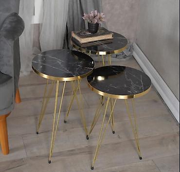 kanabe sofa: Set od 3 pomoćna/klub stolića – moderni dizajn sa zlatnim nogarama - — 1