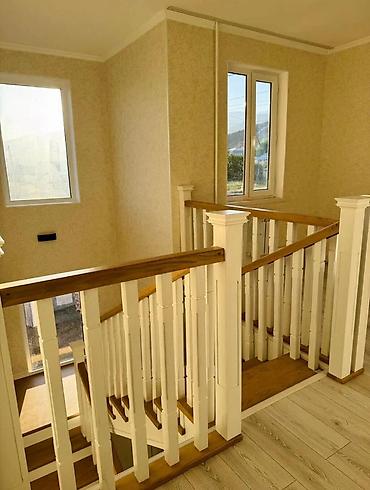 Продажа коттеджей и домов: Г. Чолпон- Ата в центре 2-этажный кирпичный дом 6-соток Дом 5ком — 11