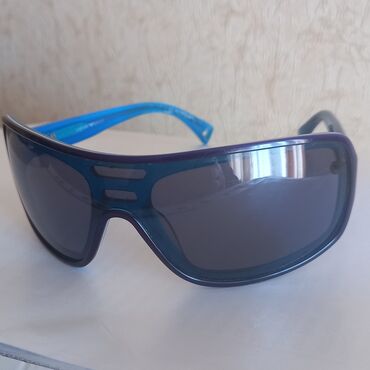 Eynəklər: Emporio Giorgio Armani şirkətinin qalxan formalı eynəyi. - 2011-ci -da lalafo.az — 17 Eynəklər: Emporio Giorgio Armani şirkətinin qalxan formalı eynəyi. - 2011-ci — 17