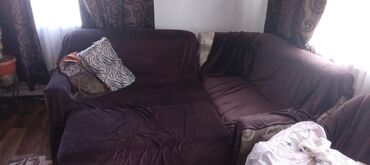 продаю мягкую мебель: Бурчтук диван, түсү - Саргыч боз, Колдонулган