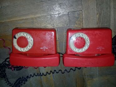 Sovet doneminnen qalmis vintaj telefonlar biri isleyir o biri yox