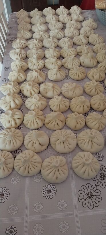 İçkilər: Məhsul: Gürcü xinkalisi – əl ilə bükülmüş, şirəli içlikli ev xəmək