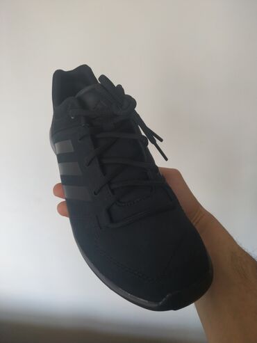 rjukzak adidas real madrid: Продаю кроссовки Adidas. Качество👍🔥🔥🔥. 42ой размер. Идут размер в