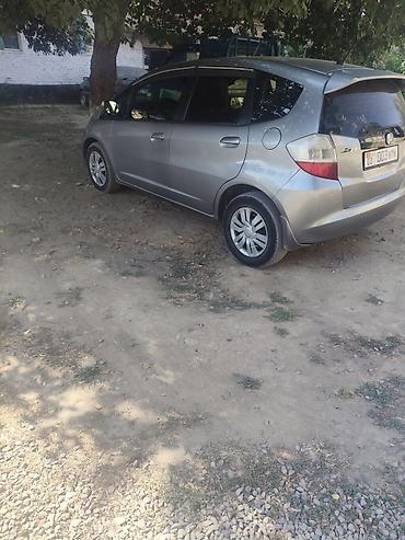 Продажа авто: Honda Fit: 2010 г., 1.4 л, Механика, Бензин, Хэтчбэк — 6