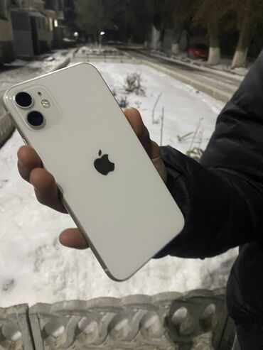 продаю айфон 11: IPhone 11, Б/у, 128 ГБ, Белый, Чехол, 76 %