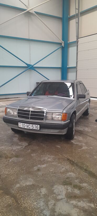 bir zəncirə: Mercedes-Benz 190 (W201): 2 l | 1990 il Hetçbek