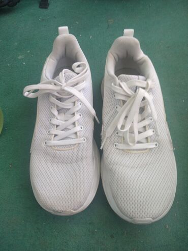 красовки белый: Продаю кроссовки Puma, в хорошем состоянии, размер 42,5-43. писать на