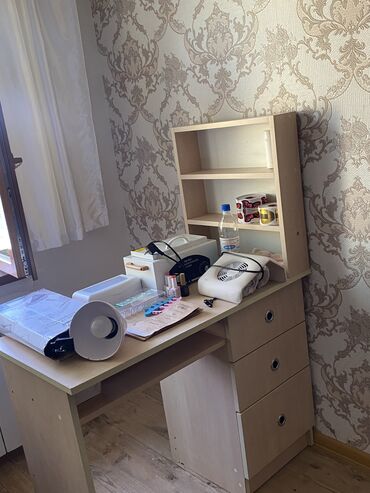 Salon masaları: İşlənmiş, Manikür üçün masa