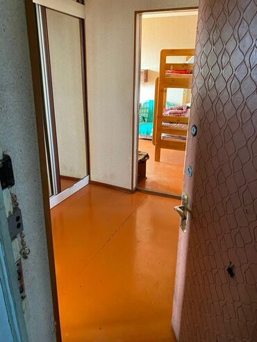 продается 1 комнатная кара балта квартира: 3 комнаты, 63 м², Индивидуалка, 4 этаж, Косметический ремонт
