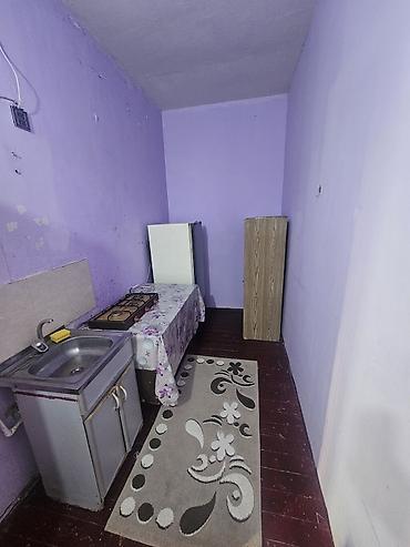 1 комната квартира снять: 1 otaqlı kirayə mənzil (studia tipli) - Geniş işıqlı otaq: pəncərə — 2