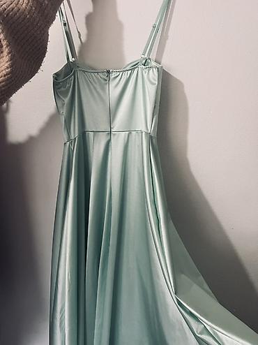 Haljine: Duga svečana haljina – 2 modela 1) Bordo haljina: - Gornji deo — 6