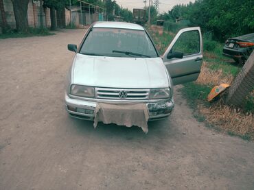 функарго авто: Volkswagen Vento: 1993 г., 1.8 л, Механика, Бензин, Седан