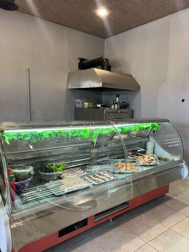 Digər biznes avadanlığı: Aytən 🌺vitrin soyuducu satılır 500 manat ölçü 2 metr ünvan Buzovna