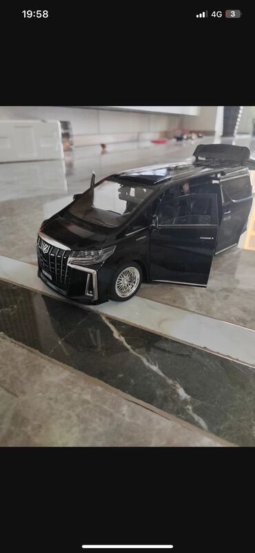 моделки машин: Toyota Alphard сувенир