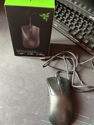 Компьютерные мышки: Проводная игровая мышь Razer DeathAdder V3. Эргономичный дизайн для