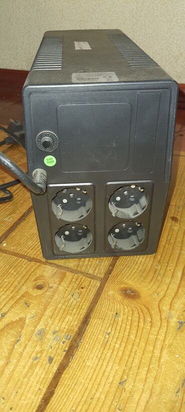 Fasiləsiz enerji təchizatı (UPS): UPS, < 500 Vt, Rozetkaların sayı - 4 — 6