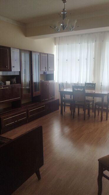 Uzunmüddətli kirayə mənzillər: Kirayə verilir: işıqlı, müstəqil planlı mənzil. Xüsusiyyətlər: - — 8