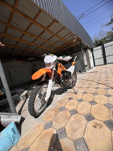 реплика мото: Мотоцикл эндуро/кросс Honda (оранжево-белый пластик). Особенности и — 4