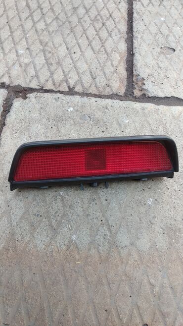 Стоп-сигналы: Honda Fit стоп фонарь с крыши багажника красный с 2000г