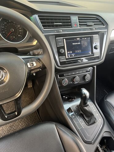 Volkswagen: Volkswagen Tiguan: 2021 г., 2 л, Автомат, Бензин, Кроссовер