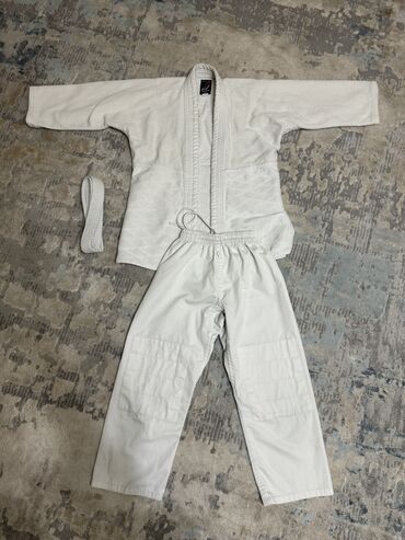 кимоно для дзюдо лицензионное: Кимоно для Дзюдо
Размер 130-135

В идеальном состоянии
