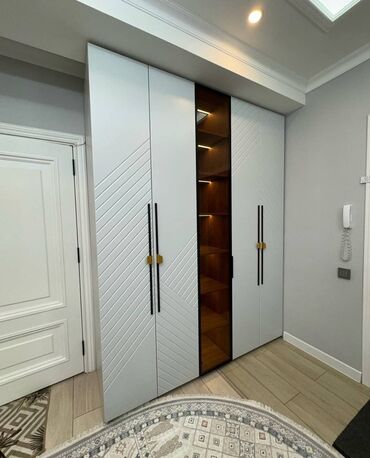 Шкафы для одежды: Мебель на заказ, Элегантный гардероб в современном стиле, выполненный — 42