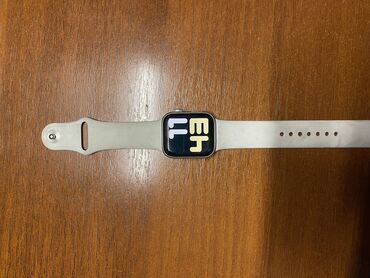Apple Watch: Продаю Apple Watch SE 1 поколения,в отличном состоянии,компактные