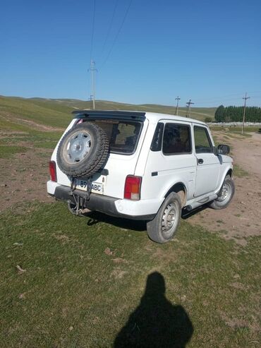 машиналар: ВАЗ (ЛАДА) 4x4 Niva: 2000 г., 1.7 л, Механика, Бензин, Кроссовер