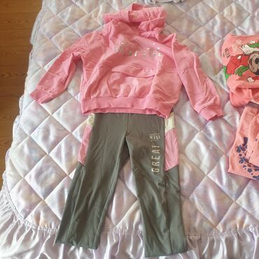 Donji delovi trenerke: Trenerke za devojcice decije pitajte za cene brojevi su uslikani — 1