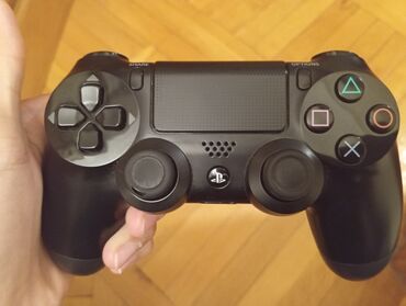 ps4 pultlar: Pultun hər şeyi yerindədir, sadəcə şunur yerində boşluq var